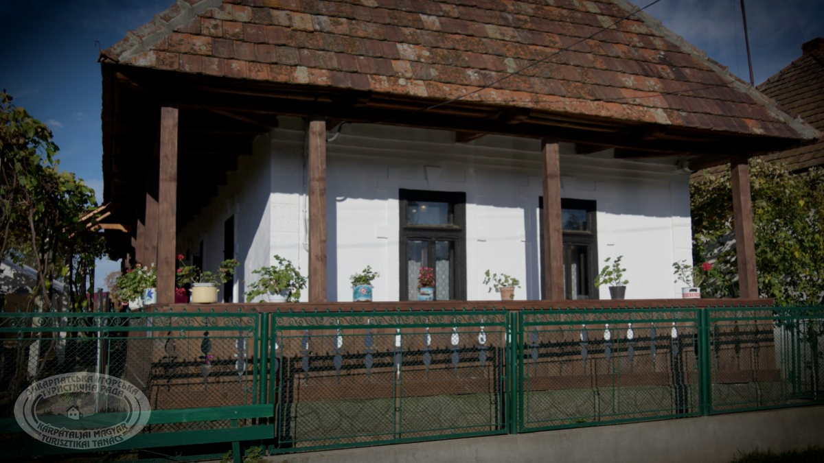  Відео про сільський музей Шаланки