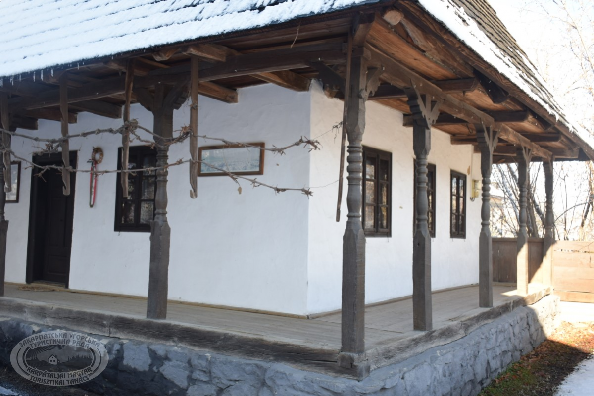  Традиційний сільський будинок с. Вишково